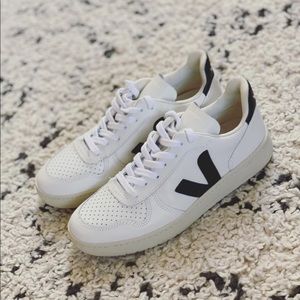 Veja v10 sneaker